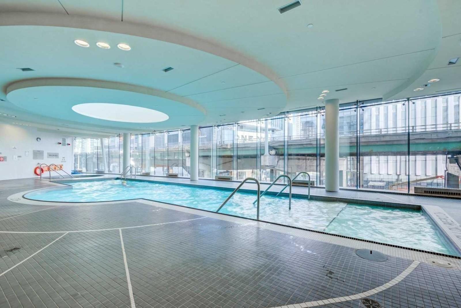 Grand Royal Suites Toronto Luaran gambar