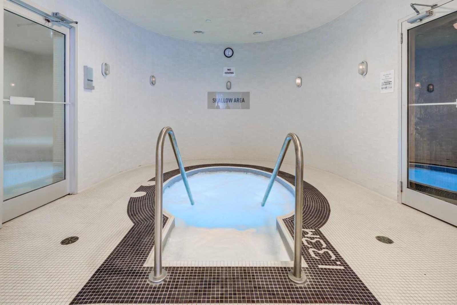 Grand Royal Suites Toronto Luaran gambar