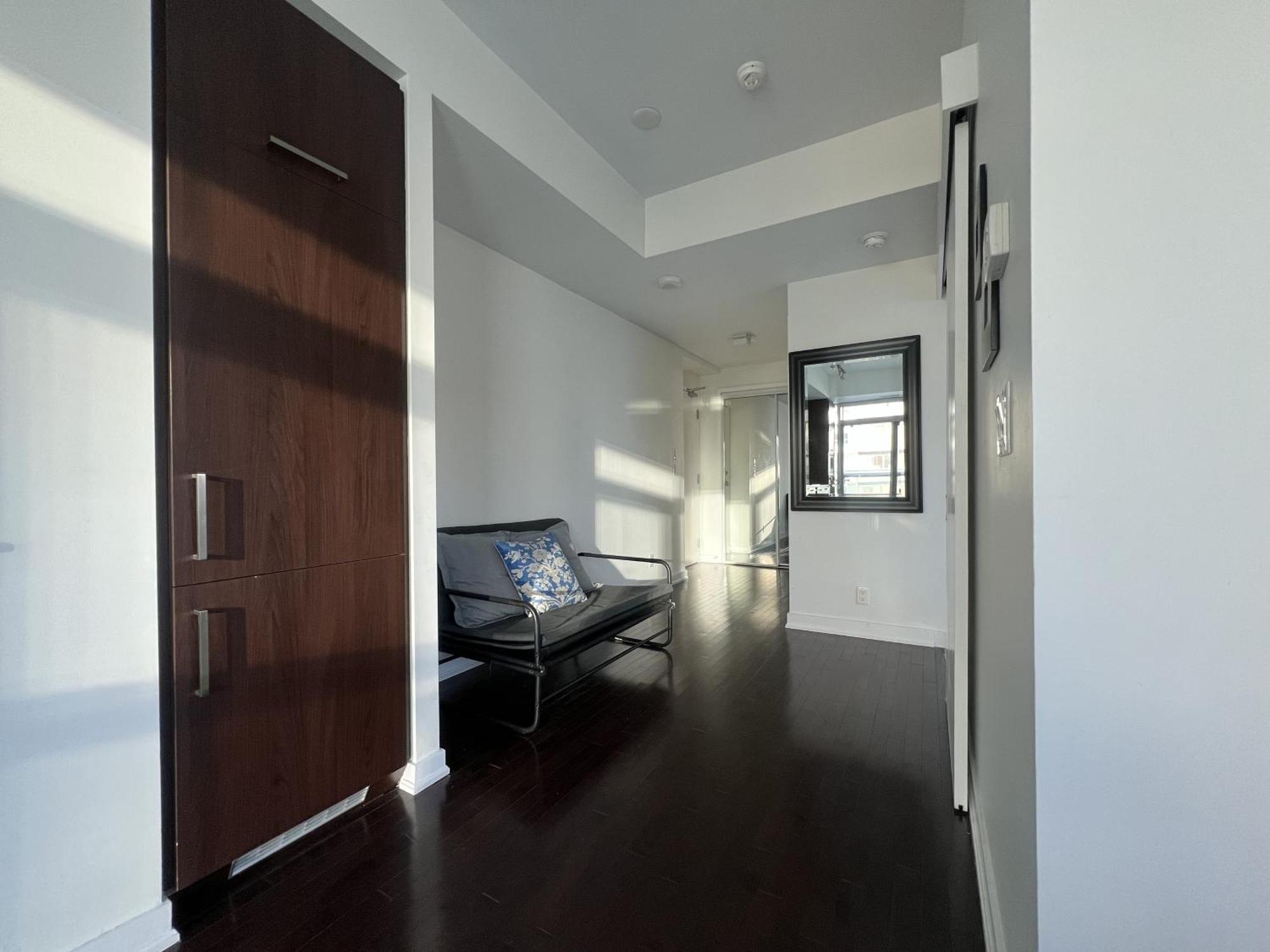Grand Royal Suites Toronto Bilik gambar