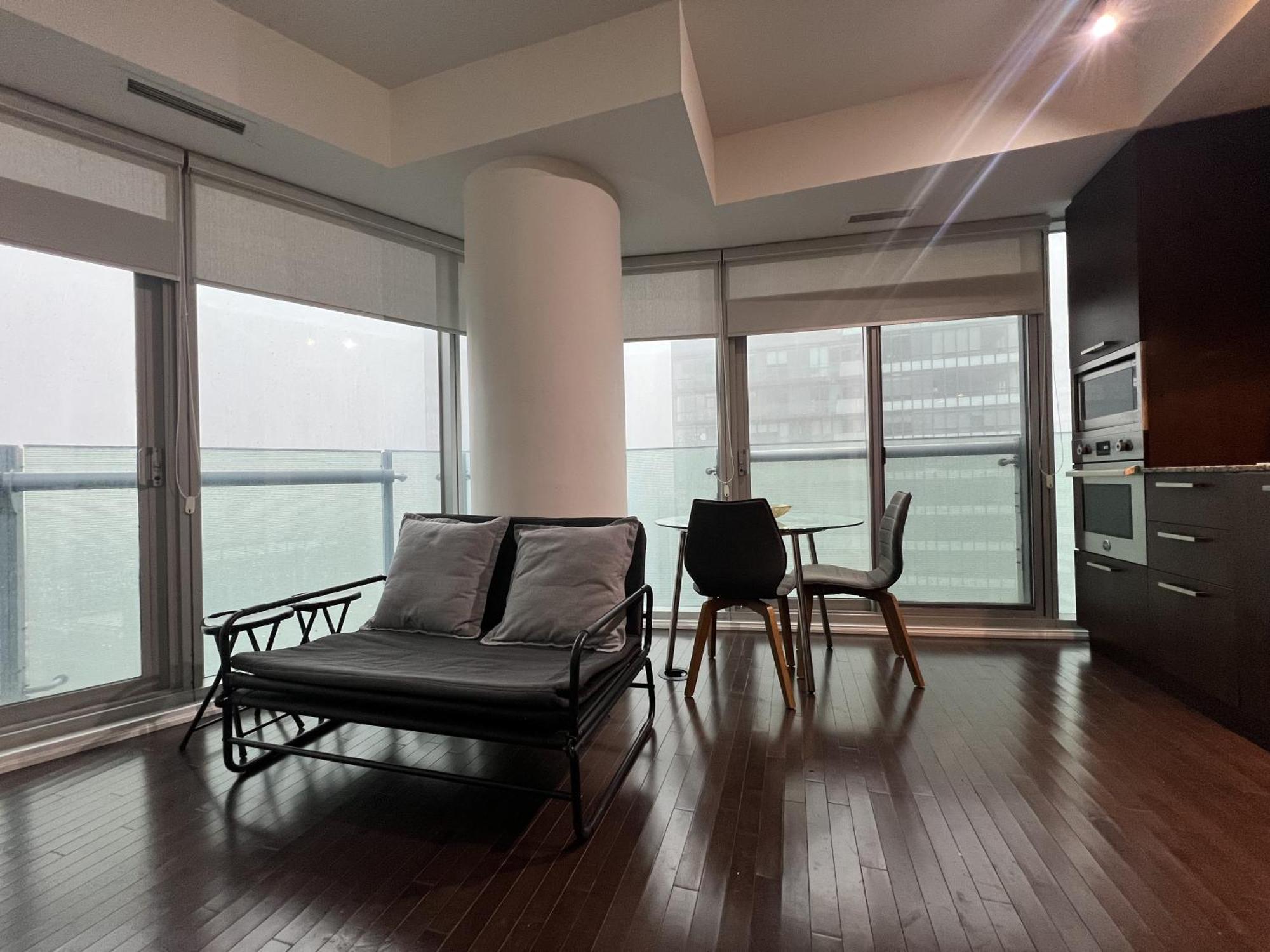 Grand Royal Suites Toronto Bilik gambar